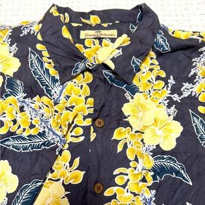 Tommy Bahama mens grey/yellow floral button up shirt-
